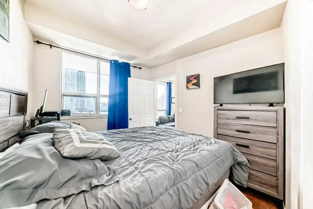 1053 10 Street SW Calgary AB T2R 1S6