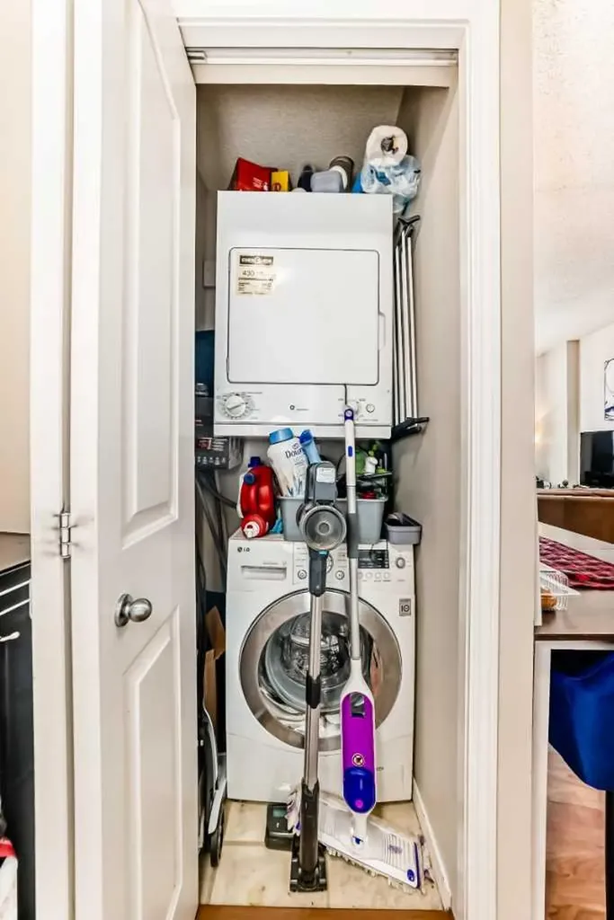 1053 10 Street SW Calgary AB T2R 1S6