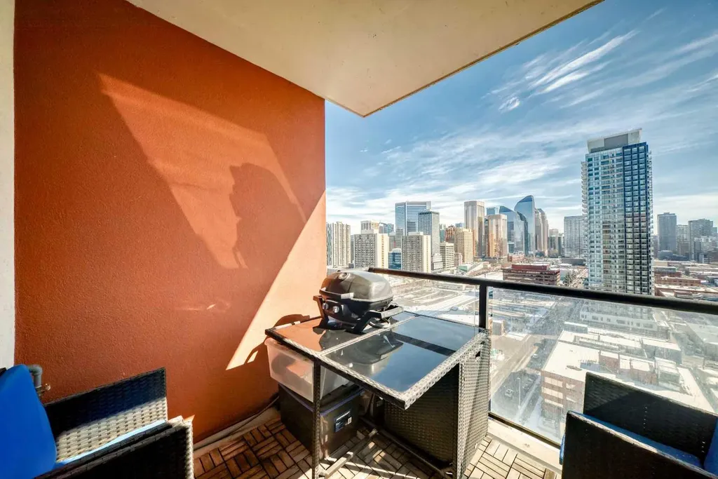 1053 10 Street SW Calgary AB T2R 1S6