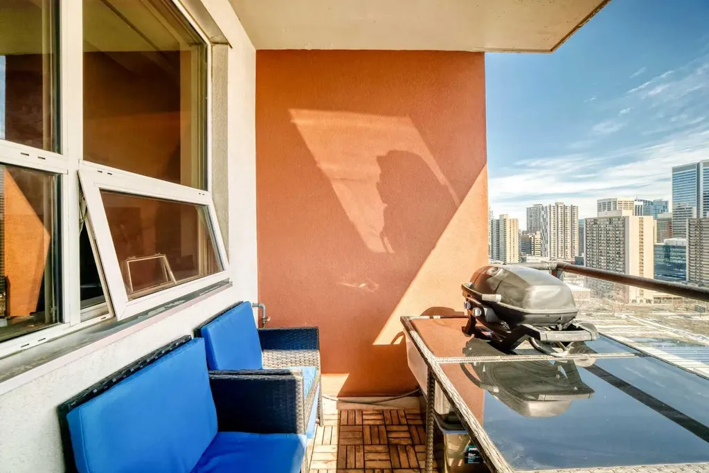 1053 10 Street SW Calgary AB T2R 1S6