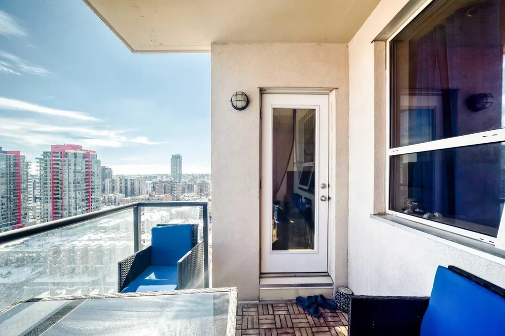 1053 10 Street SW Calgary AB T2R 1S6