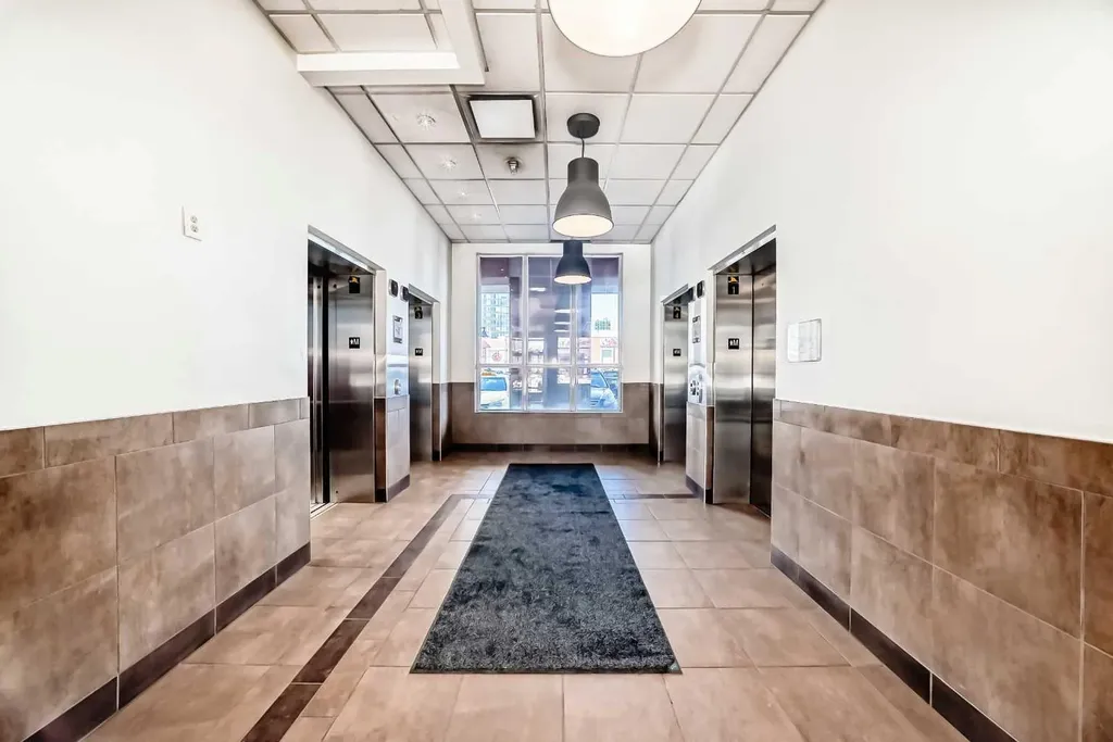1053 10 Street SW Calgary AB T2R 1S6