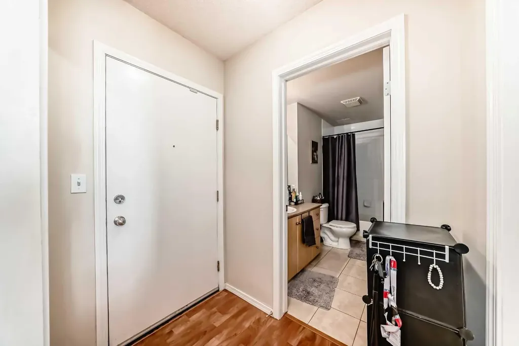 1053 10 Street SW Calgary AB T2R 1S6