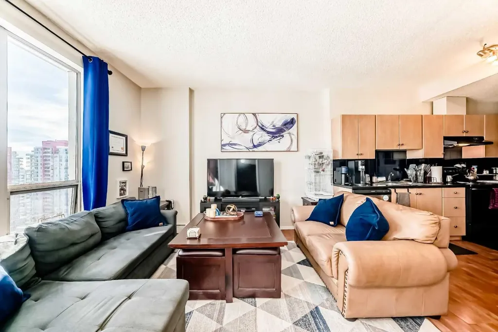 1053 10 Street SW Calgary AB T2R 1S6