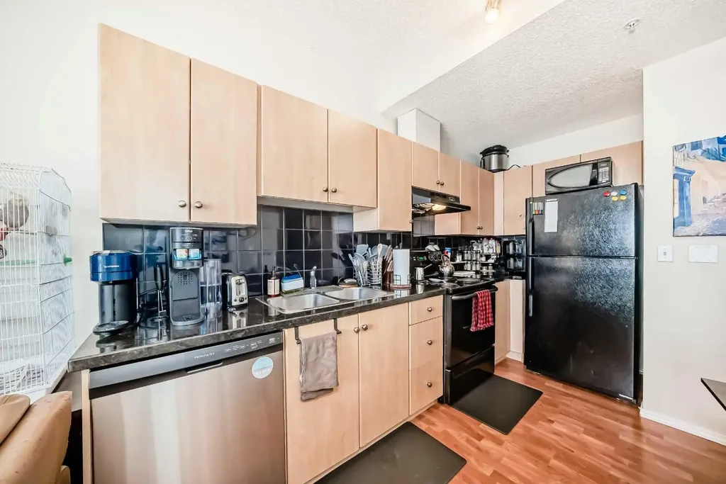 1053 10 Street SW Calgary AB T2R 1S6