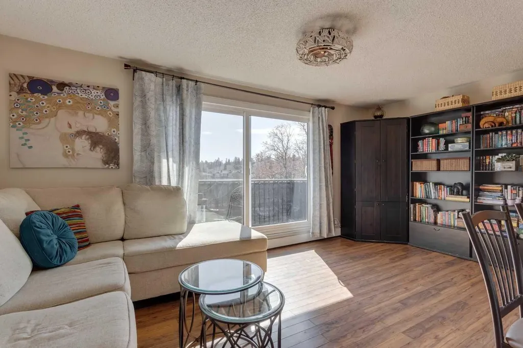 2203 14 Street SW Calgary AB T2T3T2