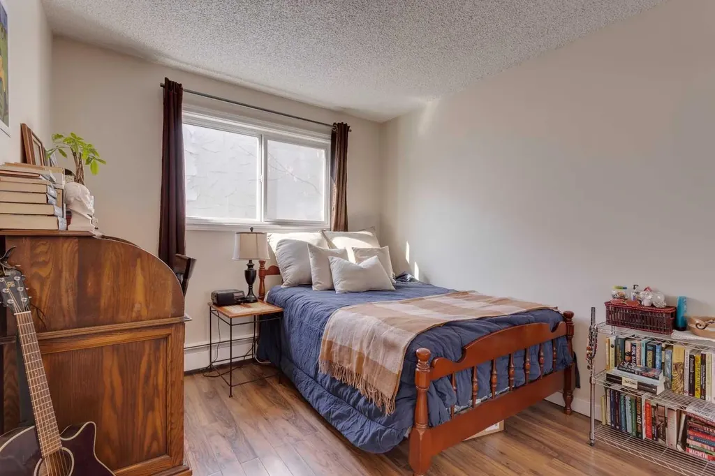 2203 14 Street SW Calgary AB T2T3T2