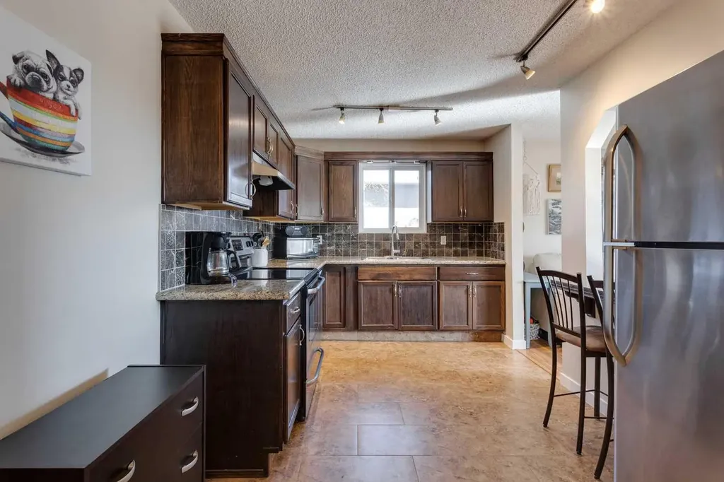 2203 14 Street SW Calgary AB T2T3T2