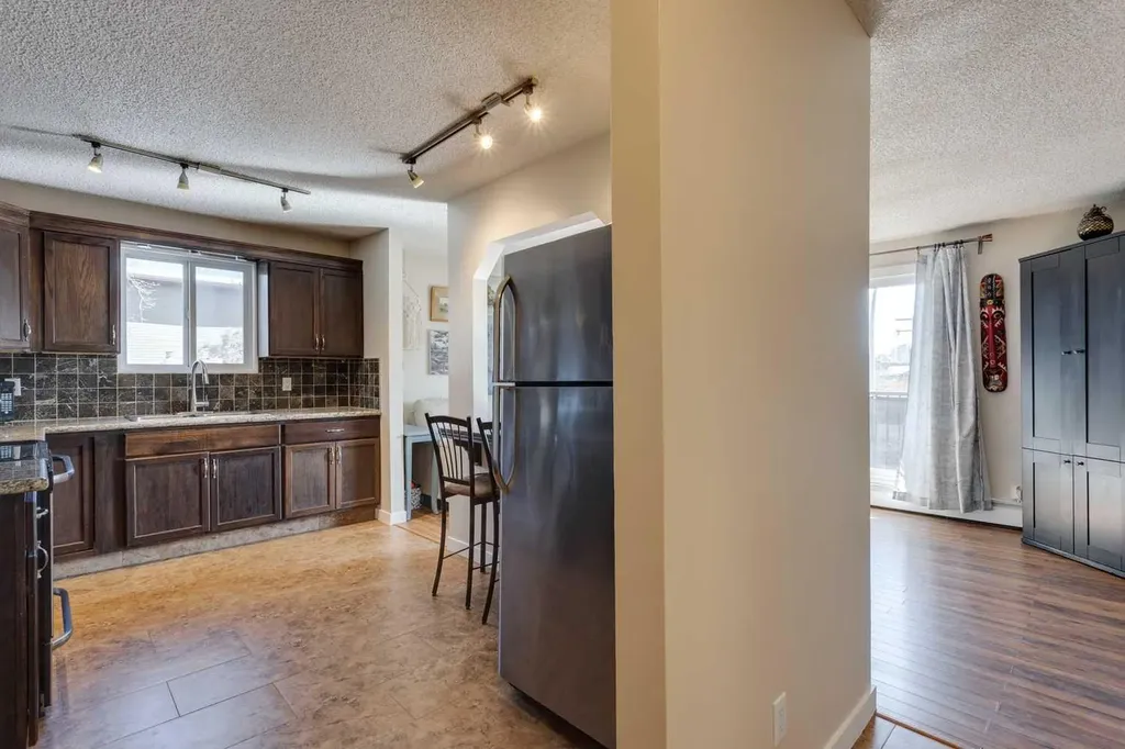2203 14 Street SW Calgary AB T2T3T2