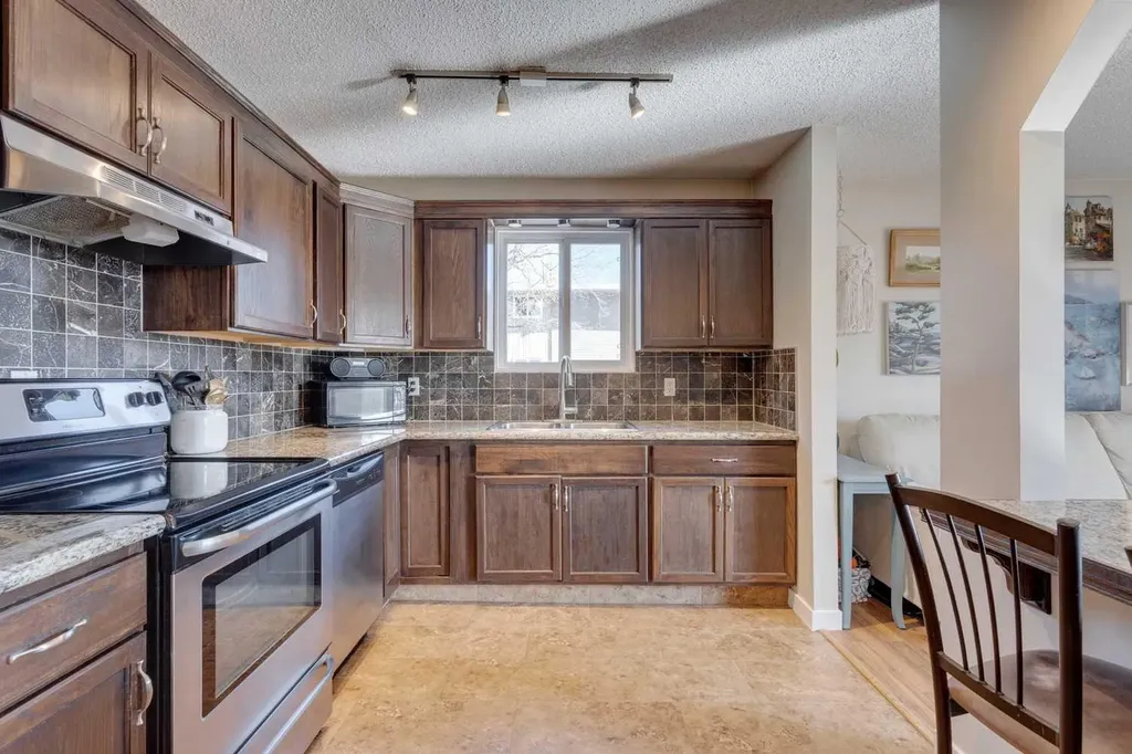 2203 14 Street SW Calgary AB T2T3T2