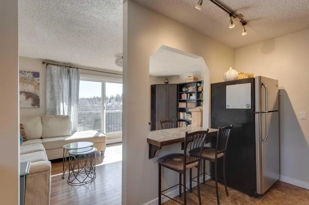 2203 14 Street SW Calgary AB T2T3T2