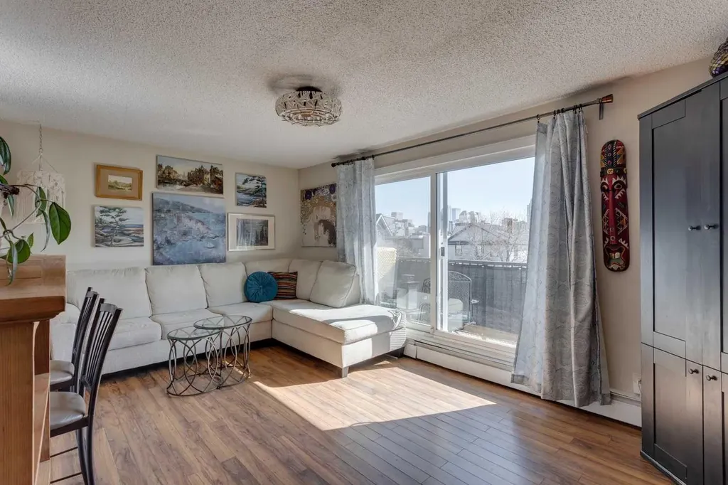 2203 14 Street SW Calgary AB T2T3T2