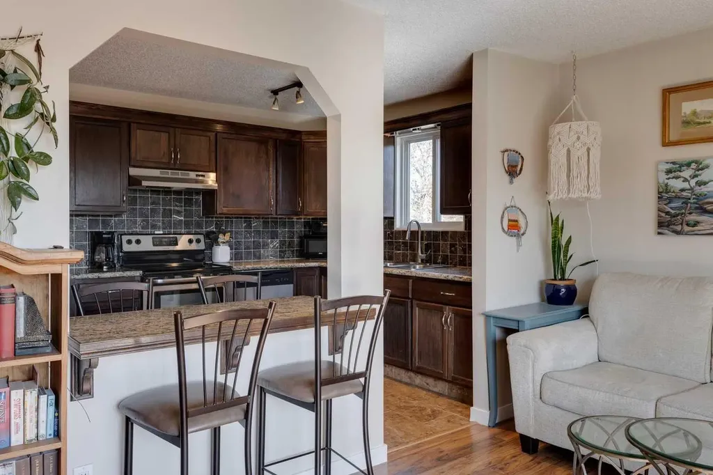 2203 14 Street SW Calgary AB T2T3T2