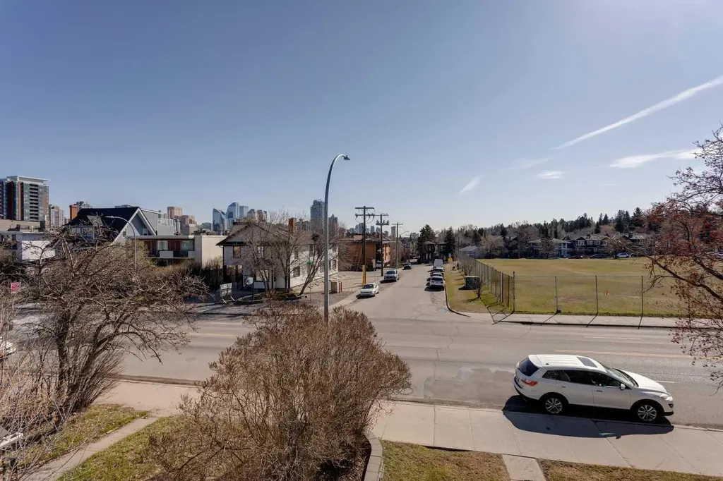 2203 14 Street SW Calgary AB T2T3T2