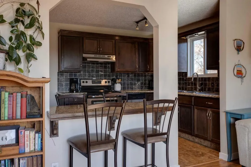 2203 14 Street SW Calgary AB T2T3T2
