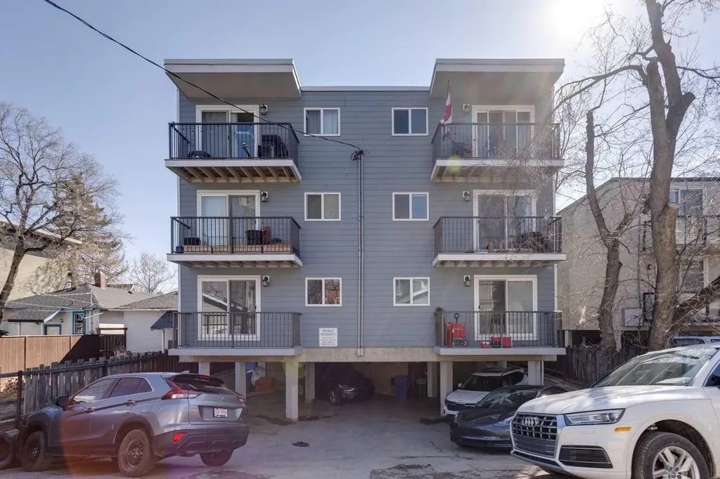2203 14 Street SW Calgary AB T2T3T2