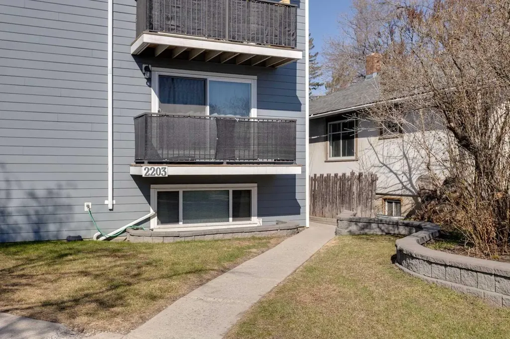 2203 14 Street SW Calgary AB T2T3T2