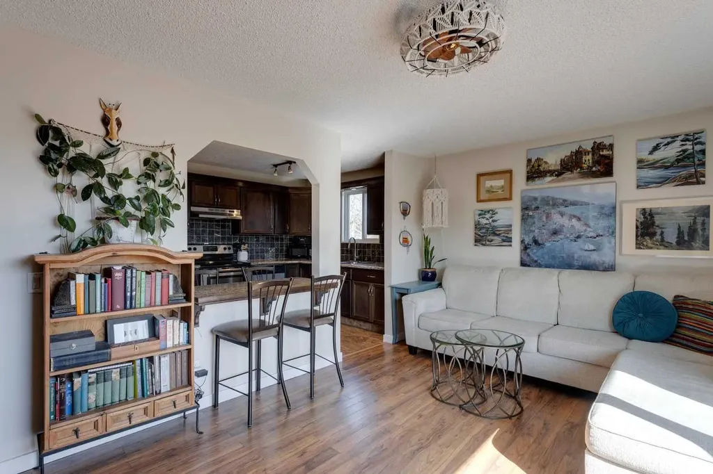 2203 14 Street SW Calgary AB T2T3T2