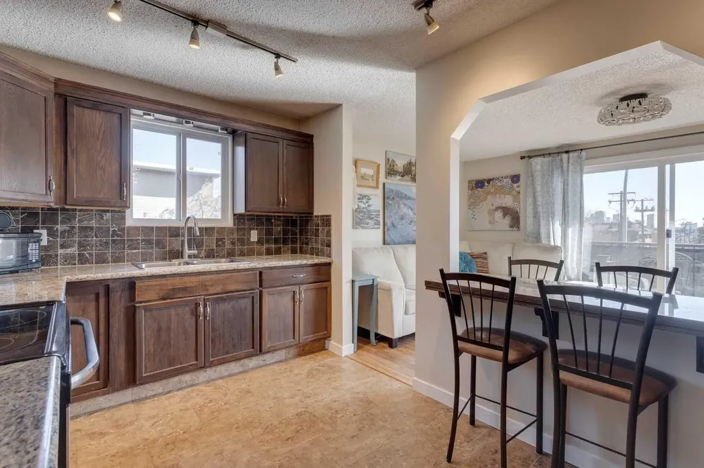 2203 14 Street SW Calgary AB T2T3T2