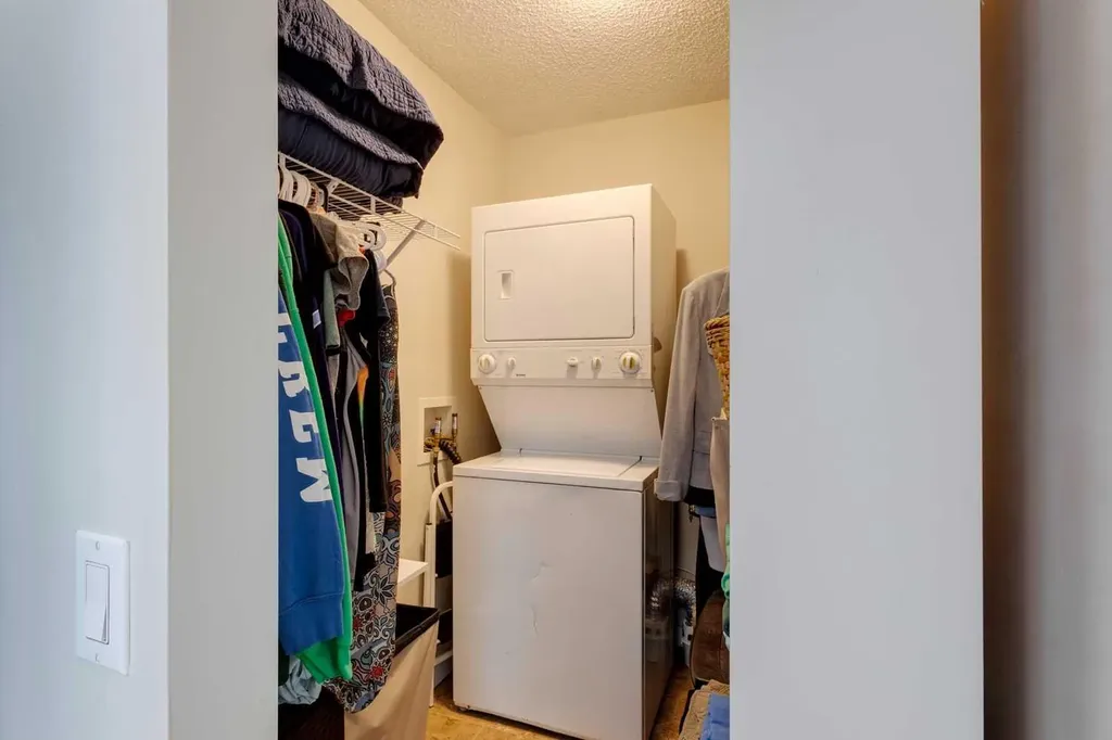 2203 14 Street SW Calgary AB T2T3T2