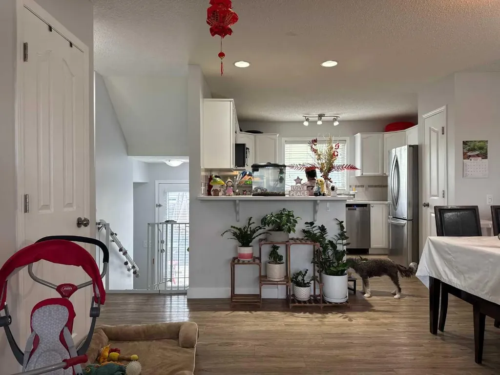 304 Ross Avenue Cochrane AB T4C 2J5