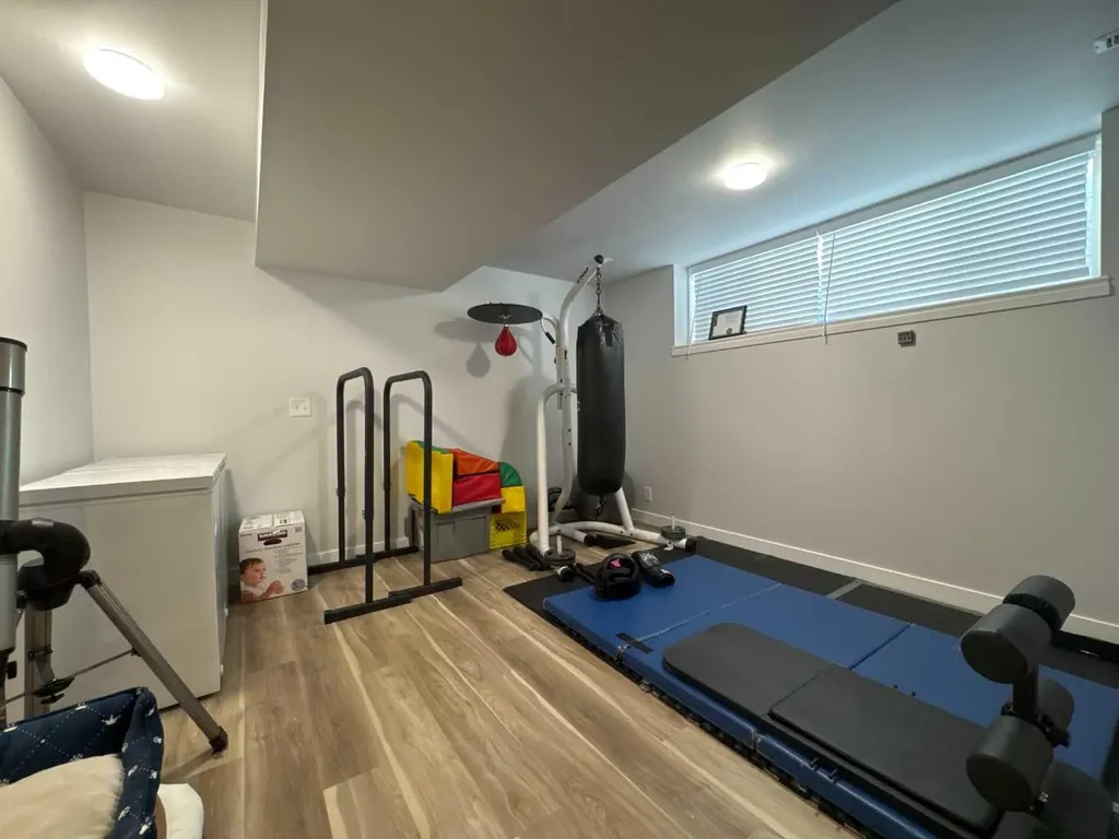 304 Ross Avenue Cochrane AB T4C 2J5