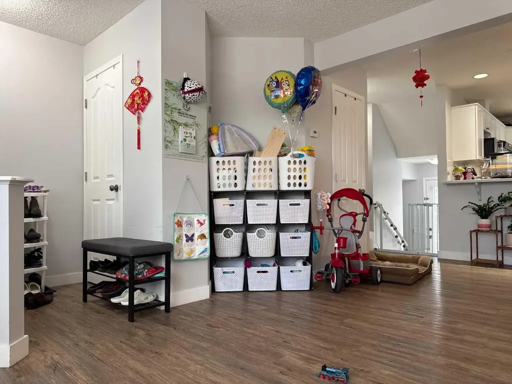 304 Ross Avenue Cochrane AB T4C 2J5
