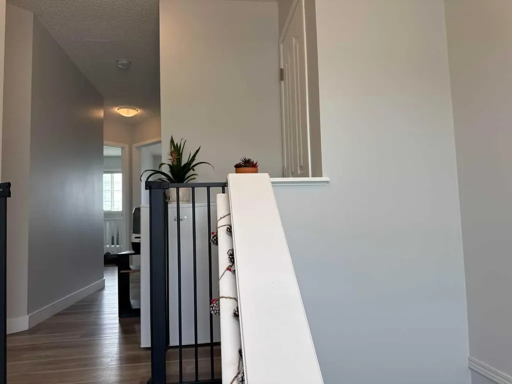 304 Ross Avenue Cochrane AB T4C 2J5