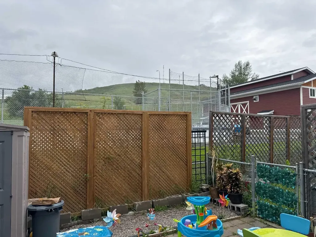 304 Ross Avenue Cochrane AB T4C 2J5