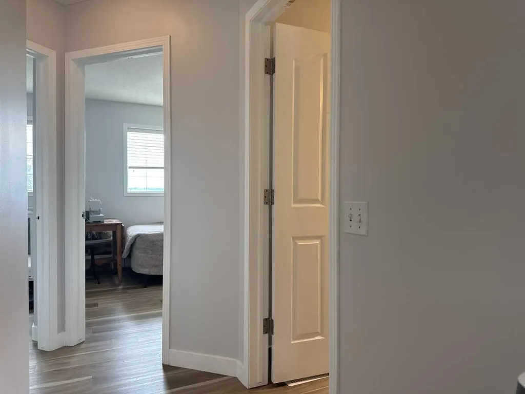 304 Ross Avenue Cochrane AB T4C 2J5