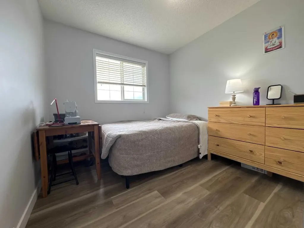 304 Ross Avenue Cochrane AB T4C 2J5