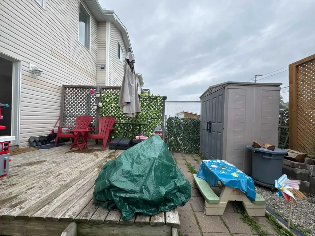 304 Ross Avenue Cochrane AB T4C 2J5