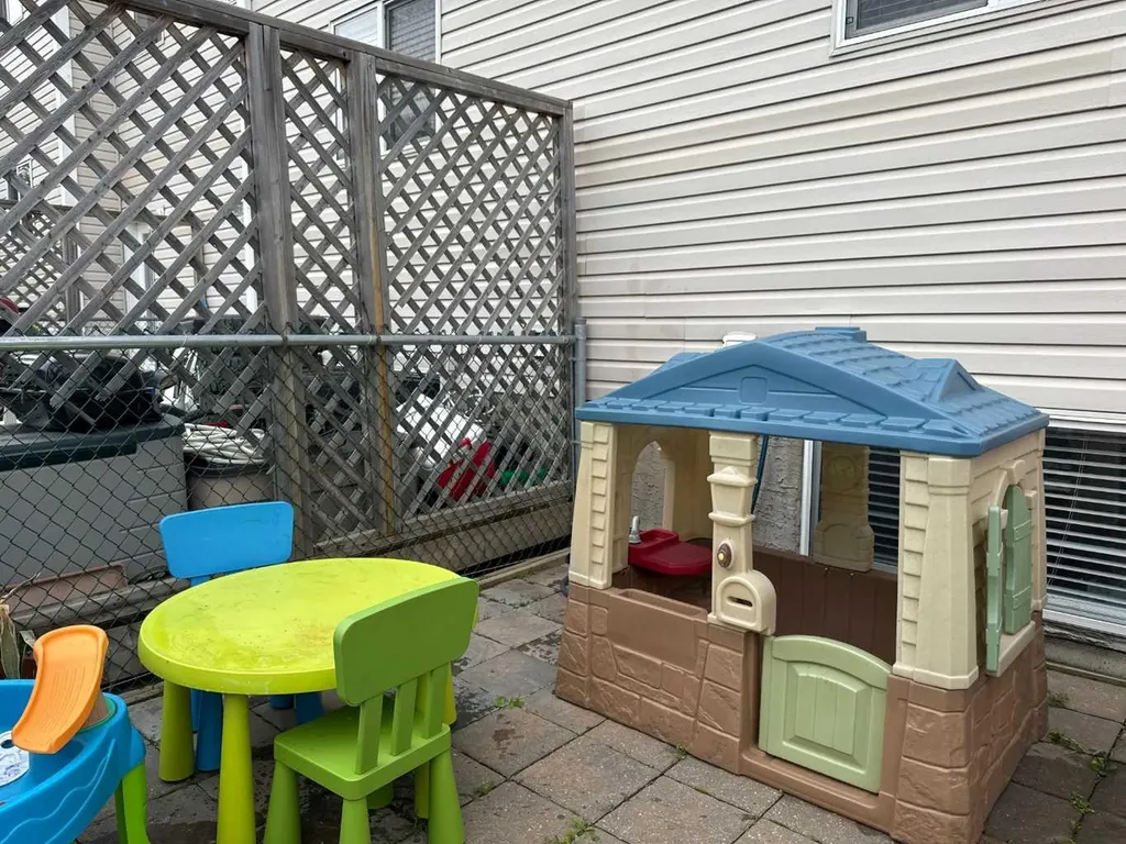 304 Ross Avenue Cochrane AB T4C 2J5