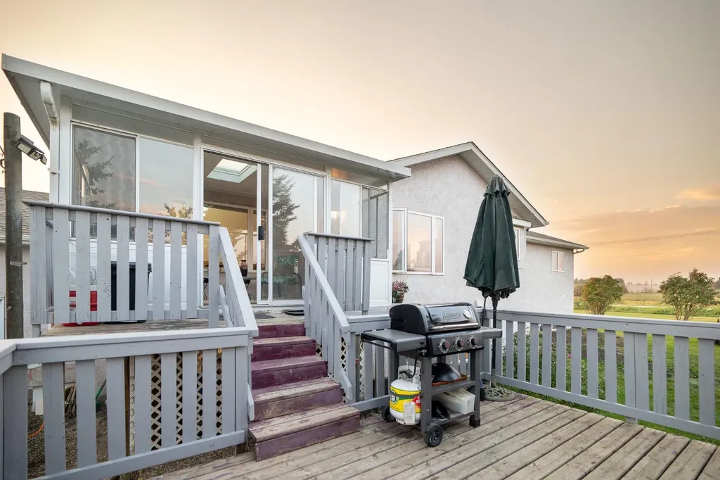 431079 Range Road 254 Rural Ponoka County AB T4J1R2