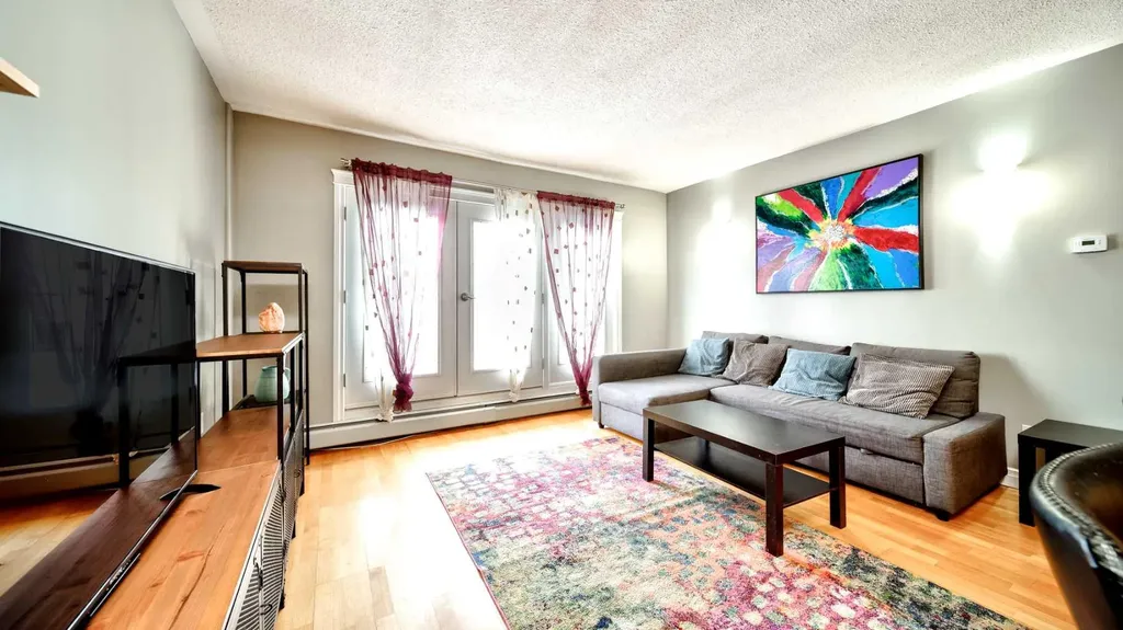 1813 25 Avenue SW Calgary AB T2T 1A4