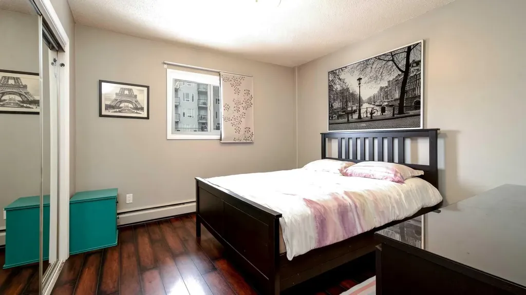 1813 25 Avenue SW Calgary AB T2T 1A4