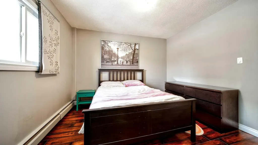 1813 25 Avenue SW Calgary AB T2T 1A4