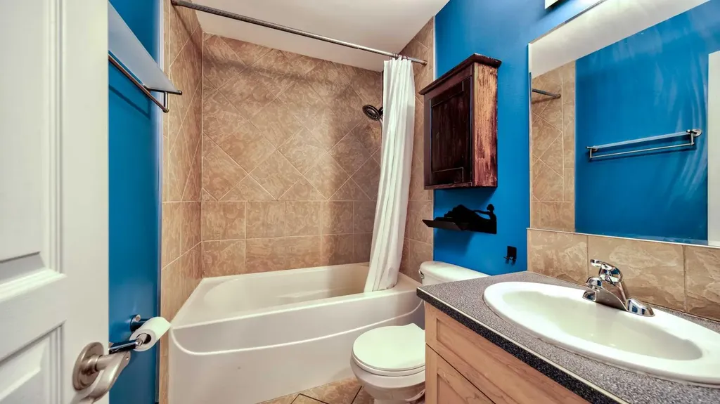 1813 25 Avenue SW Calgary AB T2T 1A4