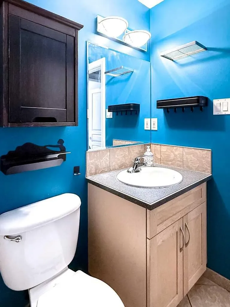 1813 25 Avenue SW Calgary AB T2T 1A4