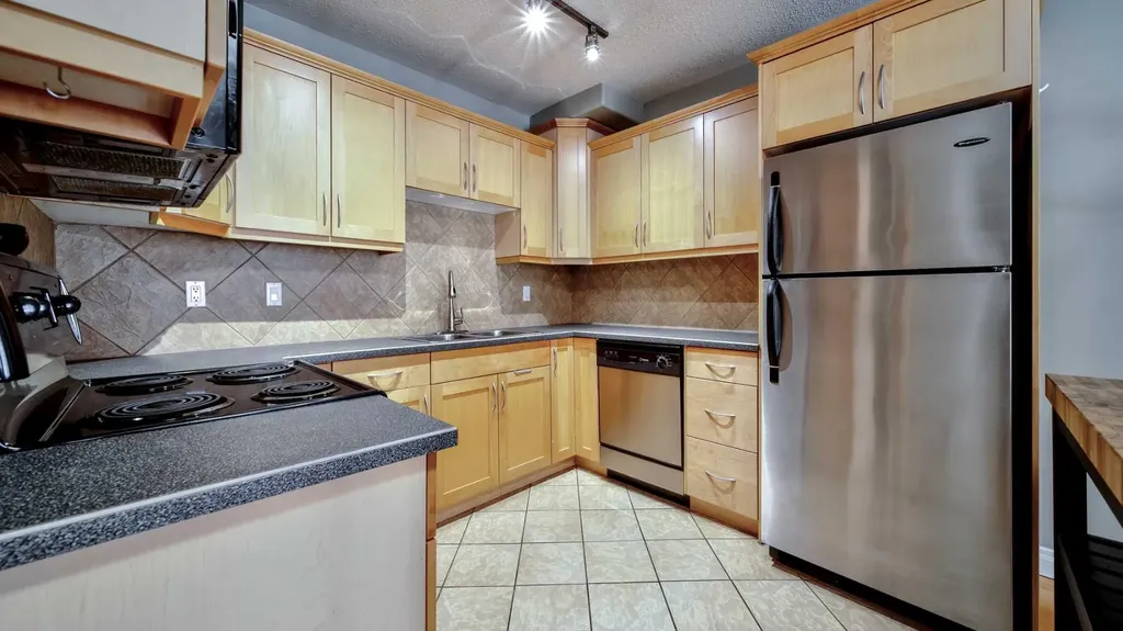 1813 25 Avenue SW Calgary AB T2T 1A4