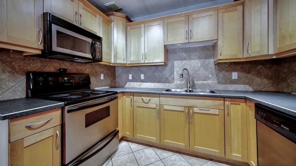 1813 25 Avenue SW Calgary AB T2T 1A4