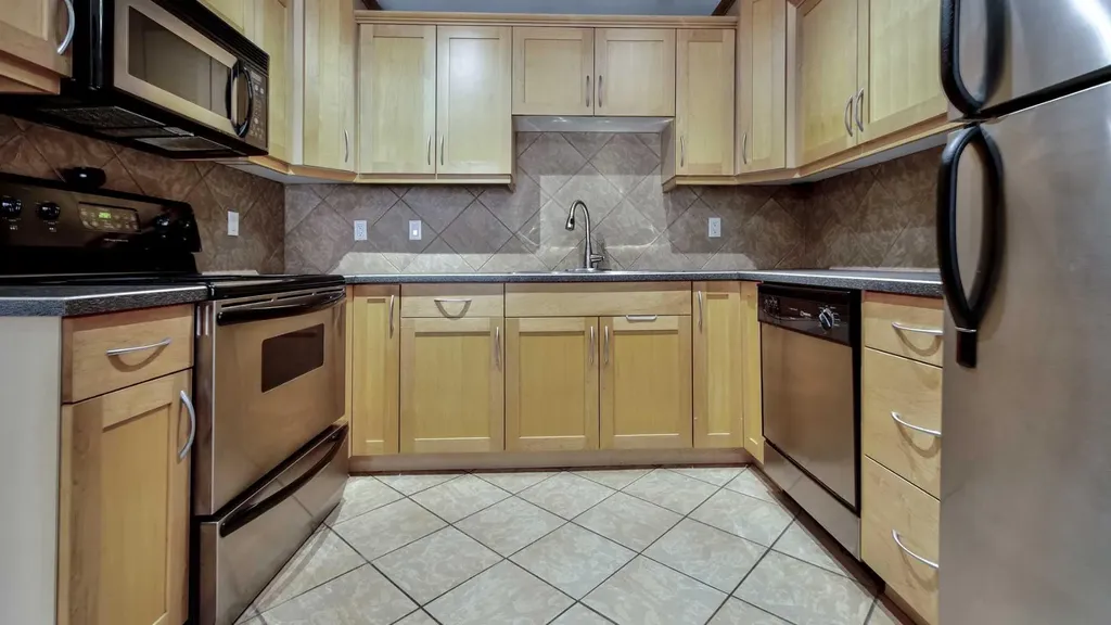 1813 25 Avenue SW Calgary AB T2T 1A4
