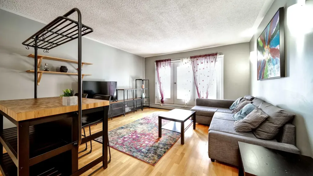 1813 25 Avenue SW Calgary AB T2T 1A4