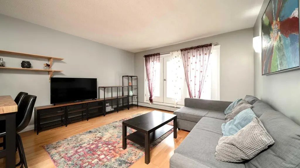 1813 25 Avenue SW Calgary AB T2T 1A4