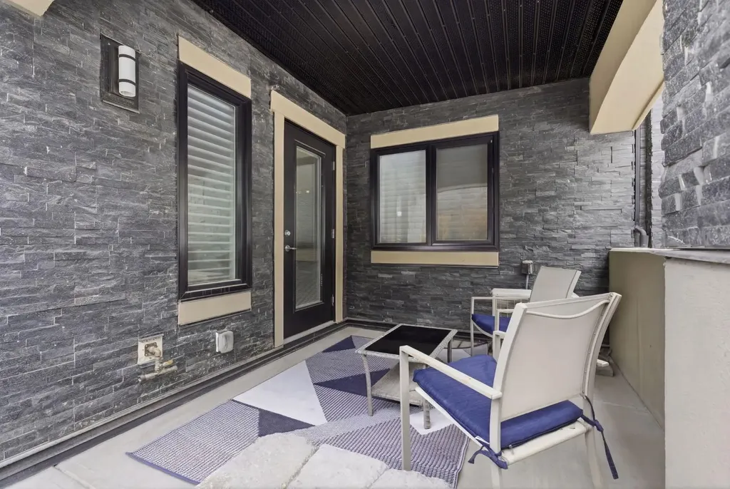402 Kincora Glen Road NW Calgary AB T2R 0V2