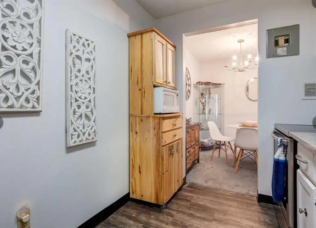 315 Southampton Drive SW Calgary AB T2W2T6