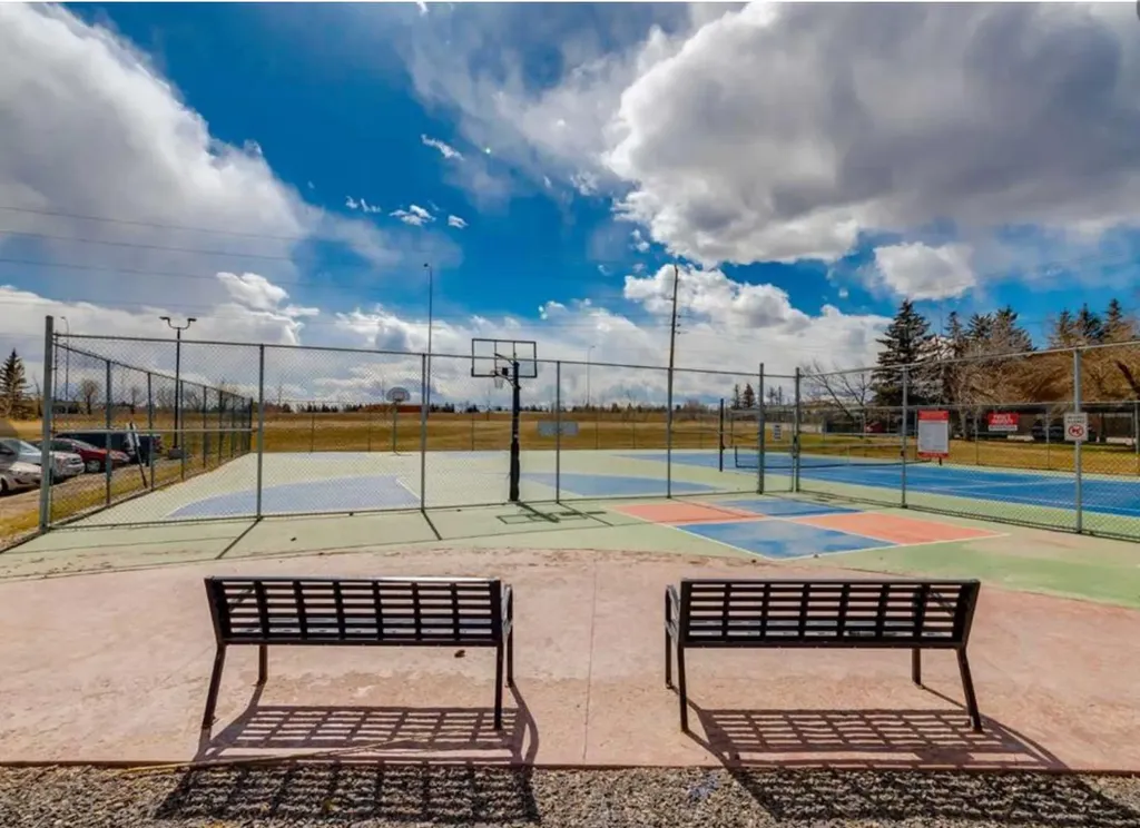 315 Southampton Drive SW Calgary AB T2W2T6