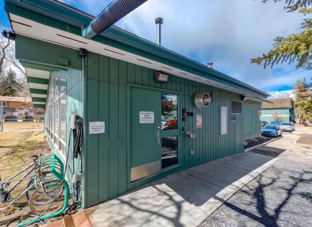 315 Southampton Drive SW Calgary AB T2W2T6