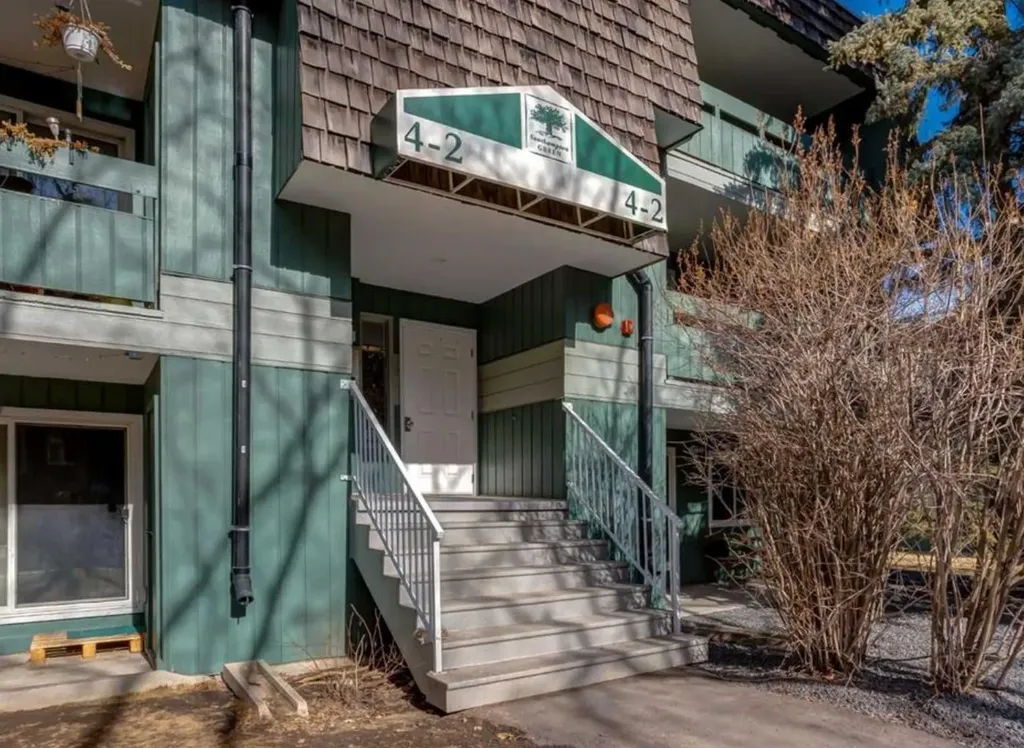 315 Southampton Drive SW Calgary AB T2W2T6
