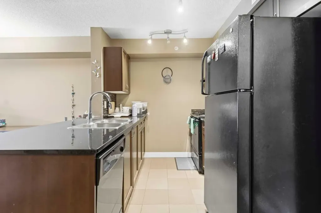 7110 80 Avenue NE Calgary AB T3J 0N4